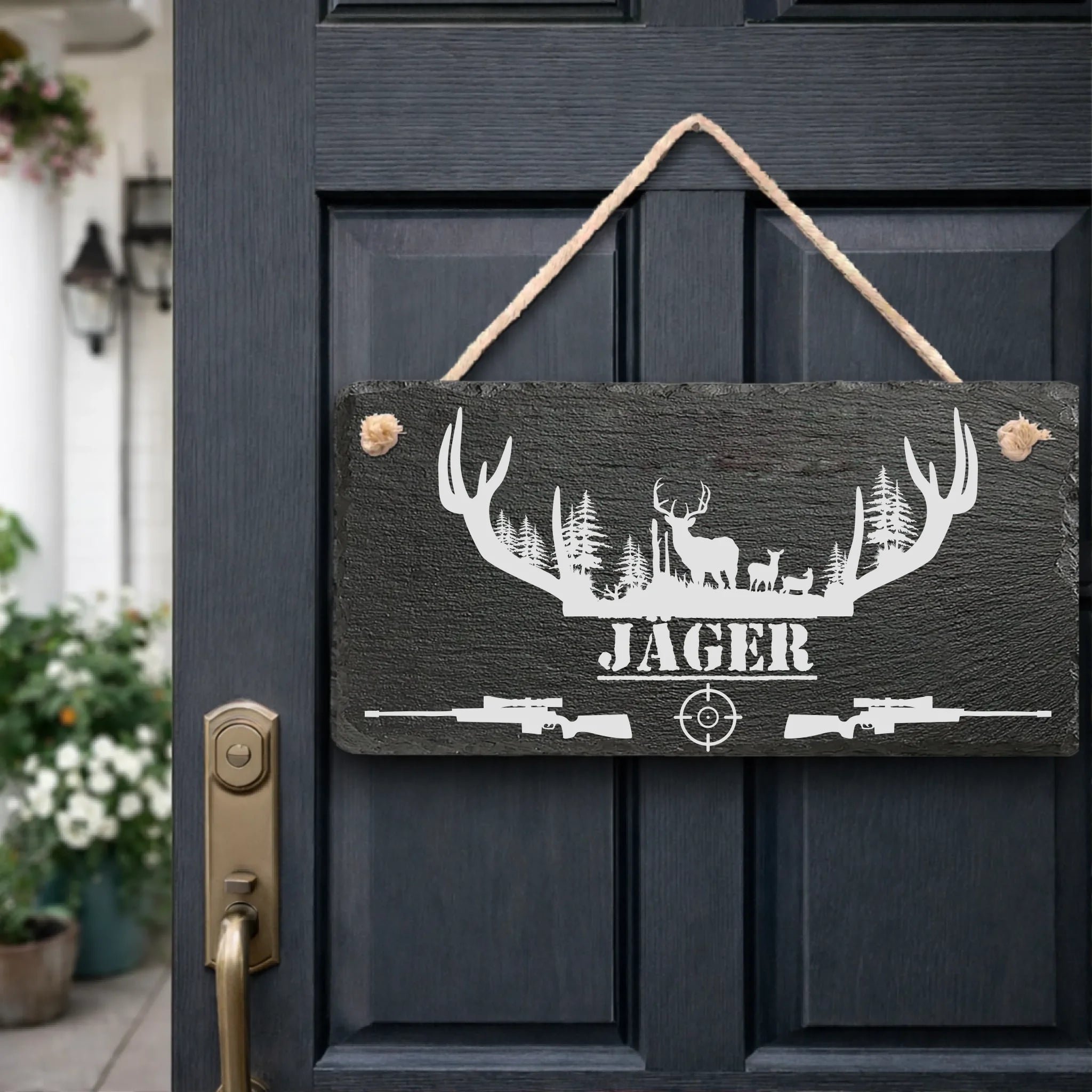 chiefer Türschild im Jagd-Design, lasergraviert und personalisiert mit Name, inkl. Kordel