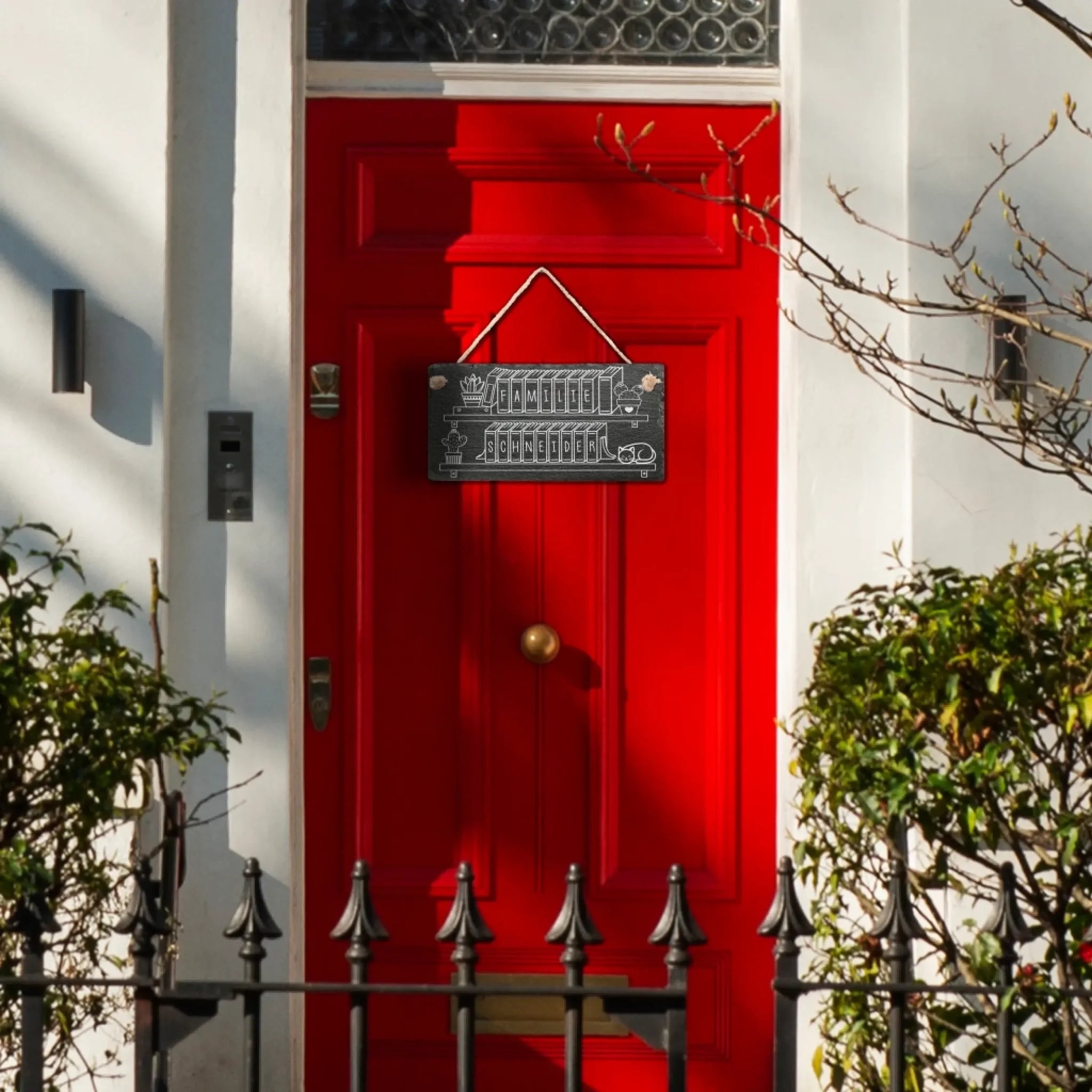 Personalisiertes Schiefer-Türschild „Familienbibliothek“ mit Bücherregal-Motiv und Wunschname