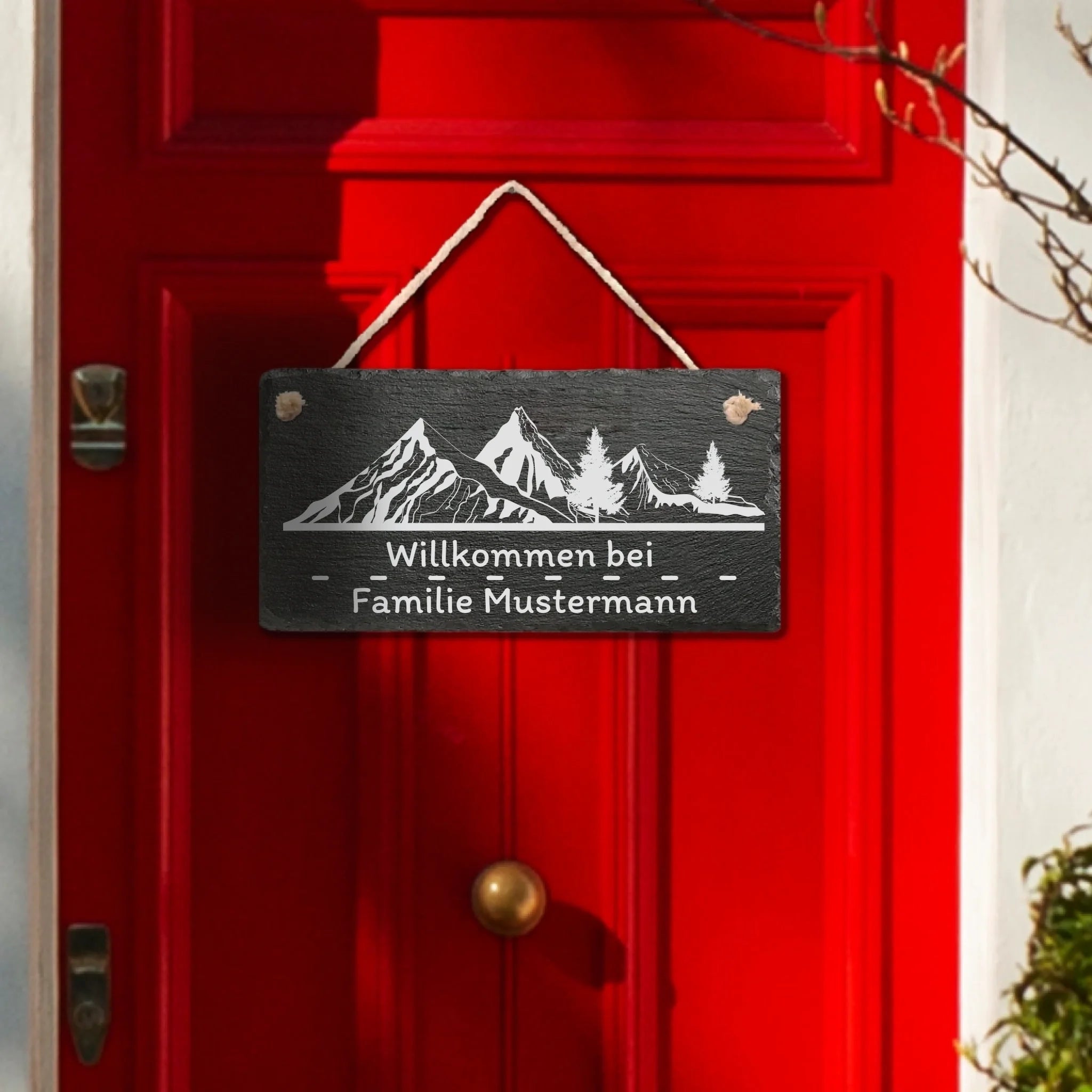 Haustürschild aus Schiefer im Alpenstil, Lasergravur mit Familienname, inkl. Kordel