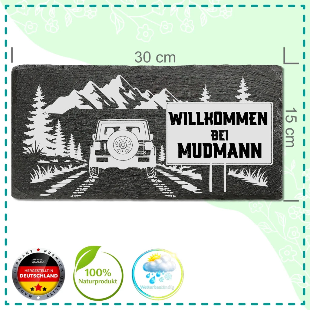 Personalisierte Schiefertafel mit Offroad-Motiv, Geländewagen, Bergen und Wunschname als Willkommensschild
