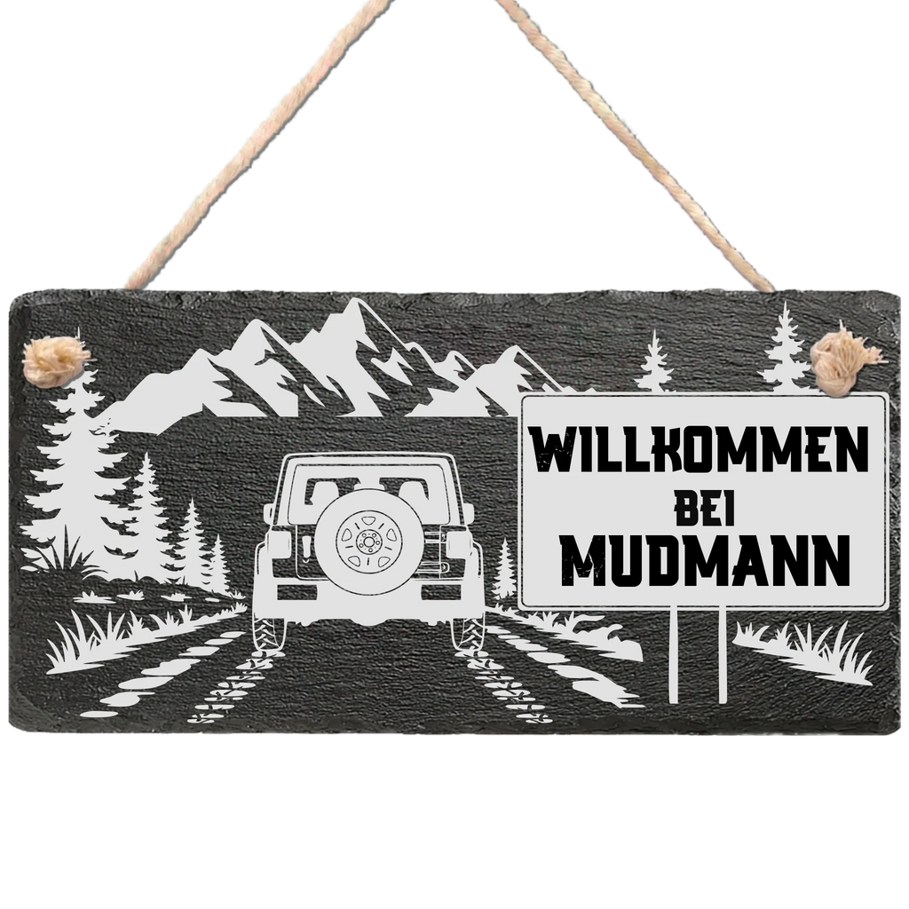 Personalisierte Schiefertafel mit Offroad-Motiv, Geländewagen, Bergen und Wunschname als Willkommensschild