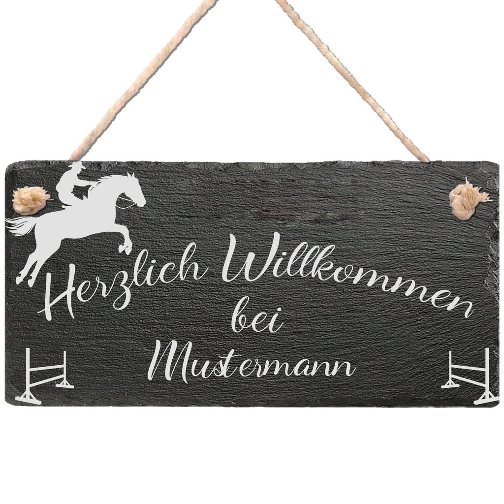 Willkommenstafel aus Schiefer im Reitsport-Design mit Pferdemotiv und personalisiertem Familiennamen