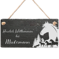 Willkommensschild aus Schiefer mit Pferd und Waldmotiv sowie personalisiertem Familiennamen