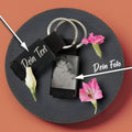 Schlüsselanhänger schwarz mit persönlicher Fotogravur - Tonyshop - Schlüsselanhänger schwarz mit persönlicher Fotogravur