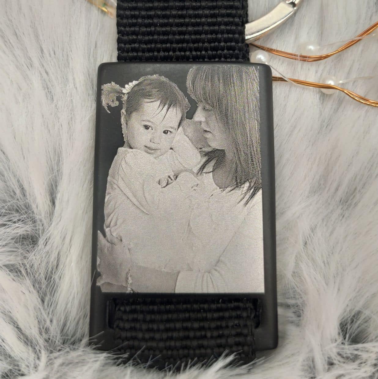 Schlüsselanhänger schwarz mit persönlicher Fotogravur - Tonyshop - Schlüsselanhänger schwarz mit persönlicher Fotogravur