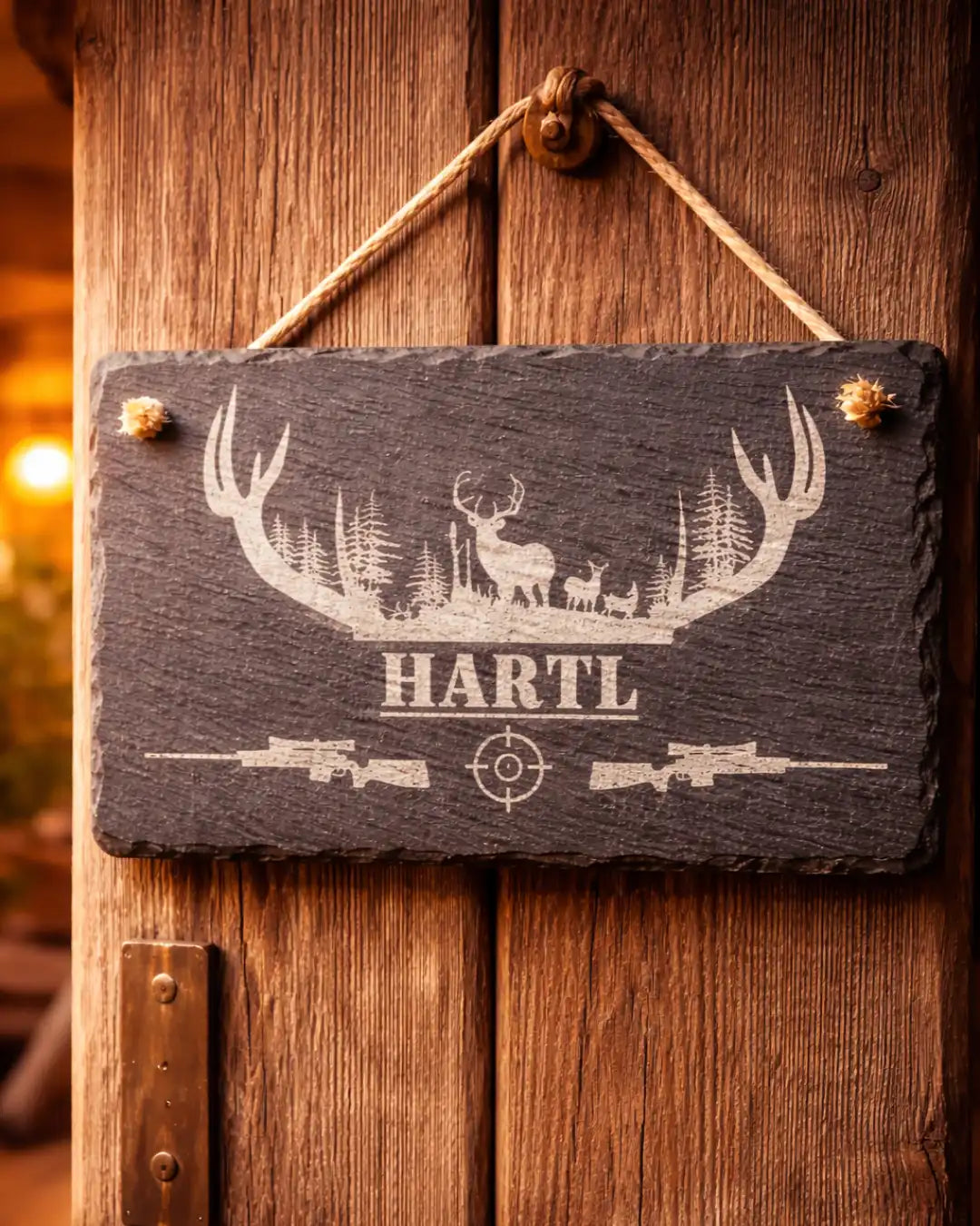 Personalisierte Schieferplatte mit Jagdmotiv und Familienname als Türschild
